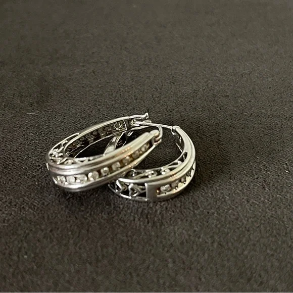 Elegant Sterling Silver 1/4 cttw Natural Diamond Hoop Earrings - Picture 5 of 9